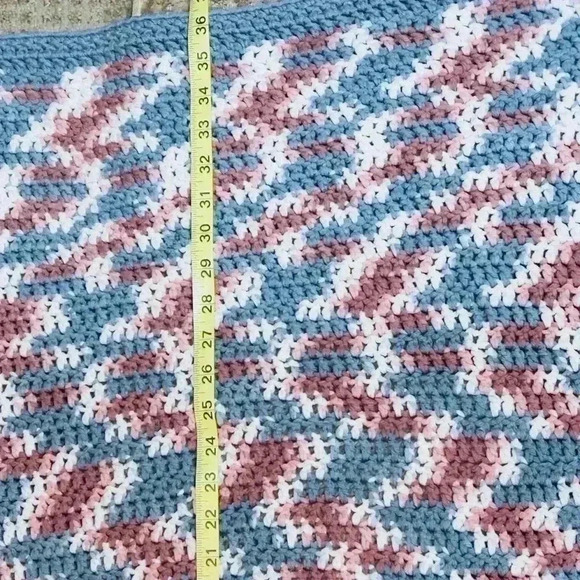 Handmade Throw Blanket Pink Blue White Mauve Brand New - Picture 4 of 5